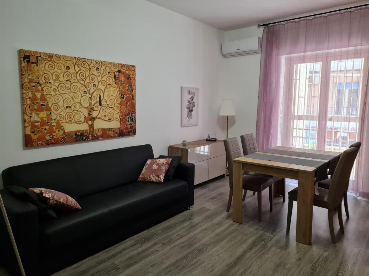 Dr House Apartment Catania Luaran gambar